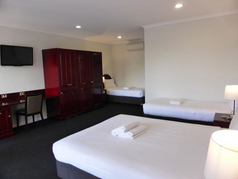 Hilton Beachfront Motel - Accommodation Main Beach 35