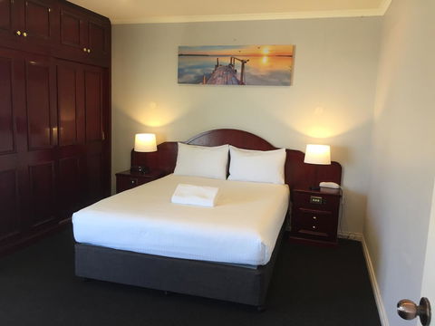 Hilton Beachfront Motel - Accommodation Main Beach 8