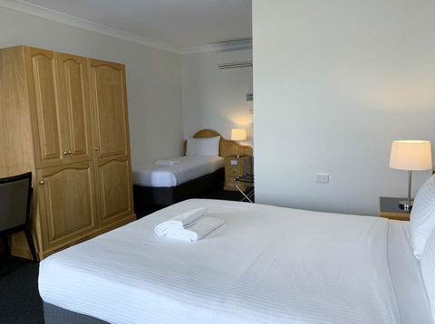 Hilton Beachfront Motel - Accommodation Main Beach 11