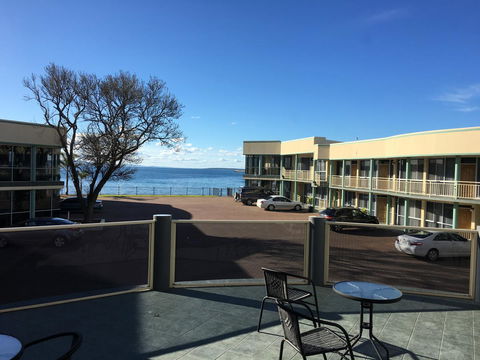 Hilton Beachfront Motel - Accommodation Main Beach 22