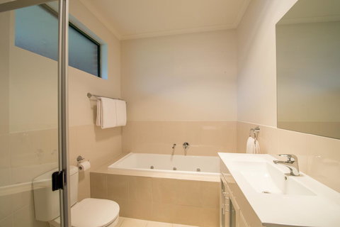 Clare Country Club - Accommodation Main Beach 16