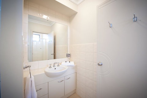 The Bluff Resort Apartments - Accommodation Main Beach 43