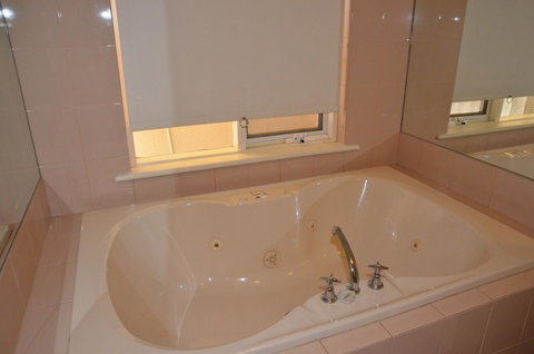 The Bluff Resort Apartments - Accommodation Main Beach 37