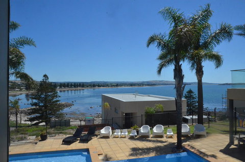The Bluff Resort Apartments - Accommodation Main Beach 13
