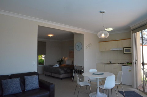 The Bluff Resort Apartments - Accommodation Main Beach 24