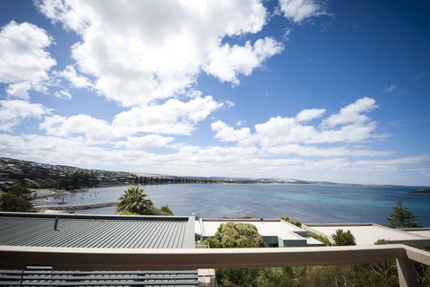 The Bluff Resort Apartments - Accommodation Main Beach 39