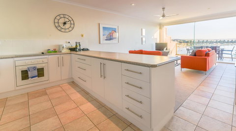 The Bluff Resort Apartments - Accommodation Main Beach 17