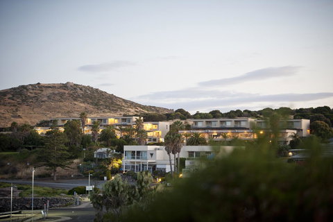 The Bluff Resort Apartments - Accommodation Main Beach 38