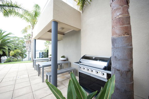 The Bluff Resort Apartments - Accommodation Main Beach 34