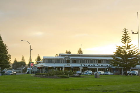 Nightcap At Hotel Victor - Accommodation Main Beach 0