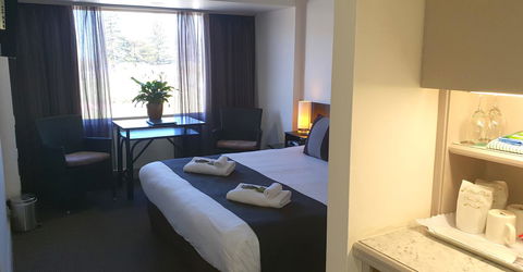 Nightcap At Hotel Victor - Accommodation Main Beach 1