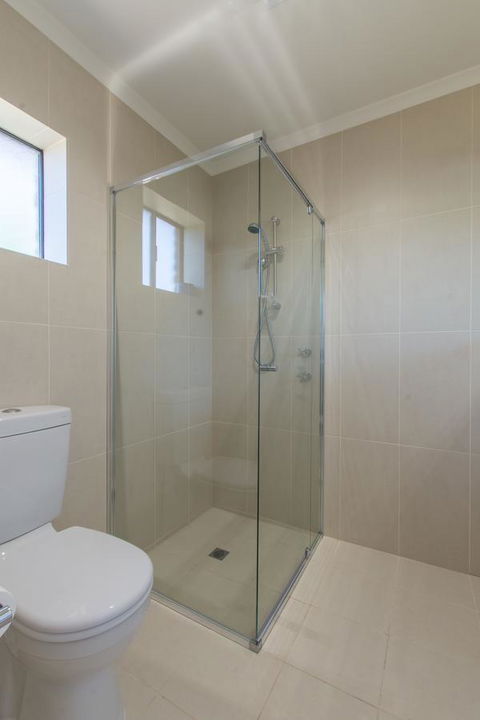 Mick O\'Sheas - Accommodation Main Beach 23