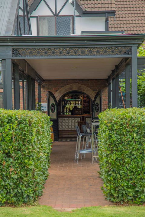 Mick O\'Sheas - Accommodation Main Beach 40