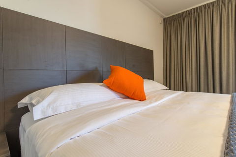 Mick O\'Sheas - Accommodation Main Beach 30