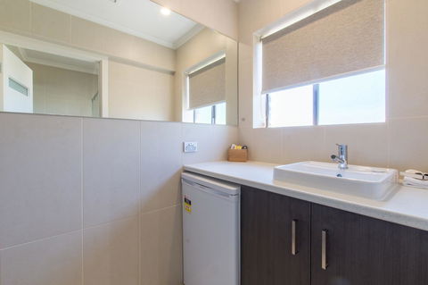 Mick O\'Sheas - Accommodation Main Beach 26