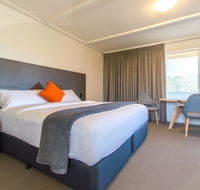 Mick O'Sheas - Accommodation Main Beach