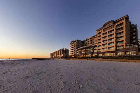 Apartments @ 16 Holdfast - Accommodation Main Beach 6