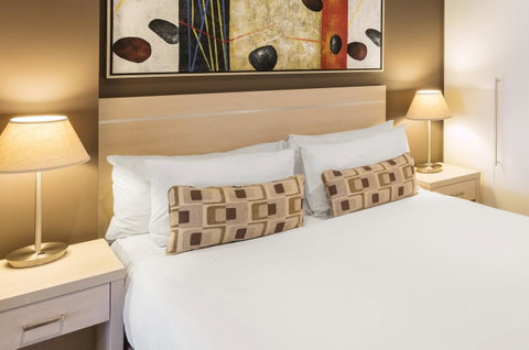 Apartments @ 16 Holdfast - Accommodation Main Beach 11