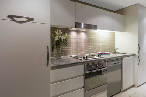 Apartments @ 16 Holdfast - Accommodation Main Beach 7