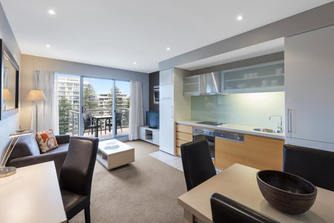 Apartments @ 16 Holdfast - Accommodation Main Beach 5
