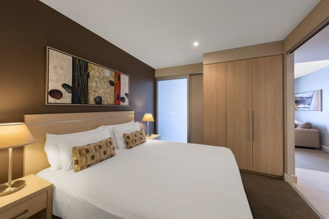 Apartments @ 16 Holdfast - Accommodation Main Beach 10