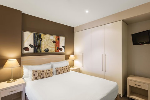 Apartments @ 16 Holdfast - Accommodation Main Beach 9