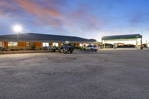 Border Village Roadhouse - Accommodation Main Beach 2