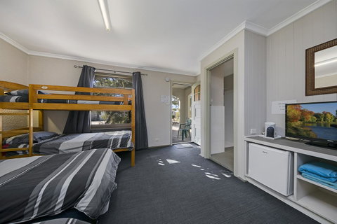 Border Village Roadhouse - Accommodation Main Beach 39