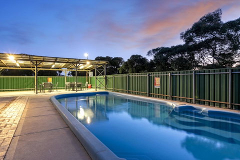 Border Village Roadhouse - Accommodation Main Beach 4