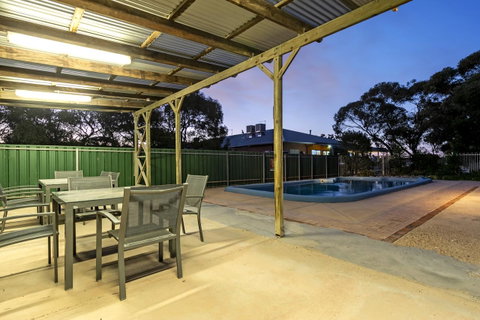 Border Village Roadhouse - Accommodation Main Beach 23