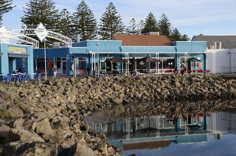 Townhouse On The Marina - Accommodation Main Beach 8