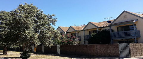 Townhouse On The Marina - Accommodation Main Beach 0