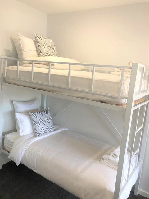 The Avenue Inn - Accommodation Main Beach 26