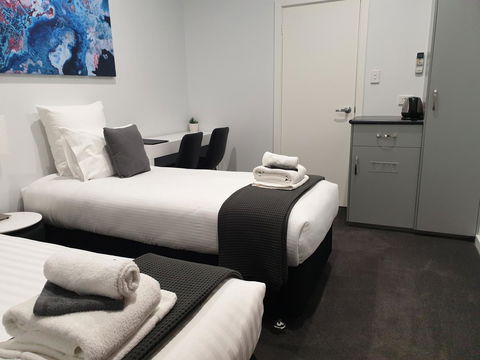 The Avenue Inn - Accommodation Main Beach 4