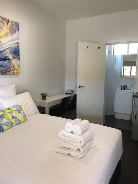 The Avenue Inn - Accommodation Main Beach 25