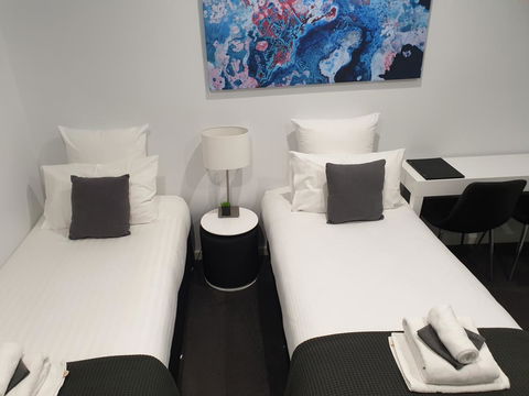 The Avenue Inn - Accommodation Main Beach 3