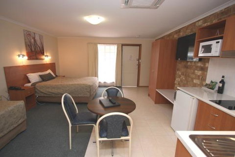Clare Central - Accommodation Main Beach 38