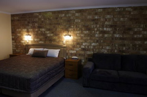 Clare Central - Accommodation Main Beach 28