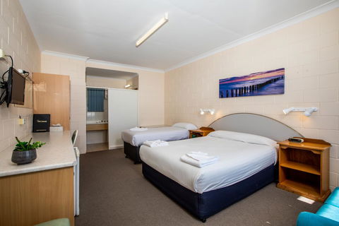 Blue Seas Motel - Accommodation Main Beach 3