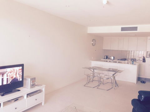 Breakwater Apartment - Accommodation Main Beach 14
