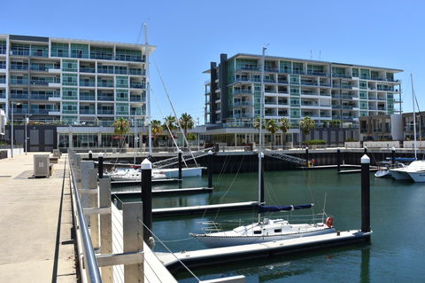 Breakwater Apartment - Accommodation Main Beach 1