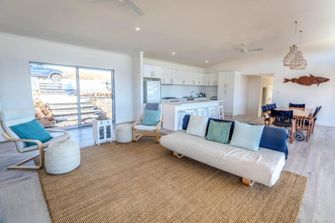 Middle River Beach House, Western House - Accommodation Main Beach 6