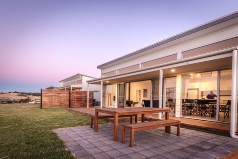 Middle River Beach House, Western House - Accommodation Main Beach 16
