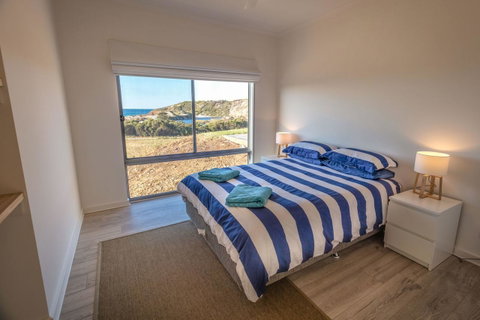 Middle River Beach House, Western House - Accommodation Main Beach 10