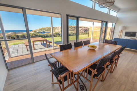 Middle River Beach House, Western House - Accommodation Main Beach 8