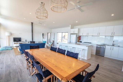 Middle River Beach House, Western House - Accommodation Main Beach 7