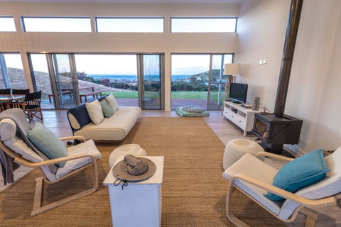 Middle River Beach House, Western House - Accommodation Main Beach 5