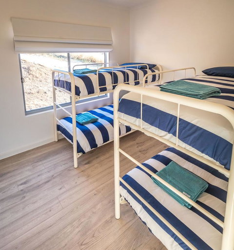Middle River Beach House, Western House - Accommodation Main Beach 11