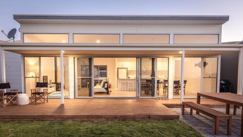 Middle River Beach House, Western House - Accommodation Main Beach 15