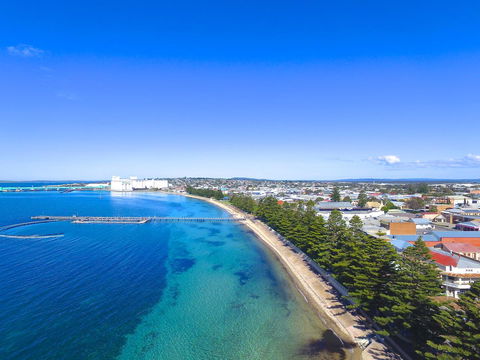 Limani Motel - Accommodation Main Beach 0